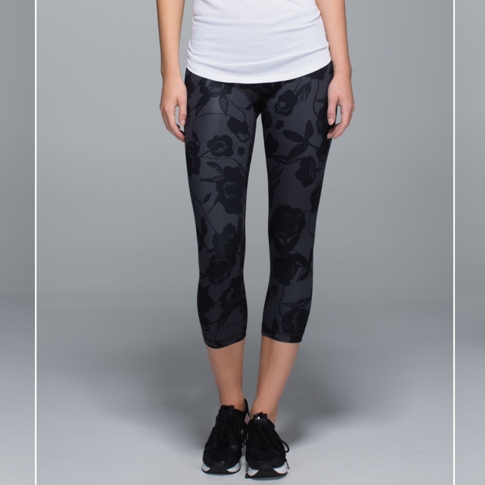 Lululemon Wunder Under Crop II *Full-On Luxtreme Flat Inky Floral Printed Black - Picture 2 of 7